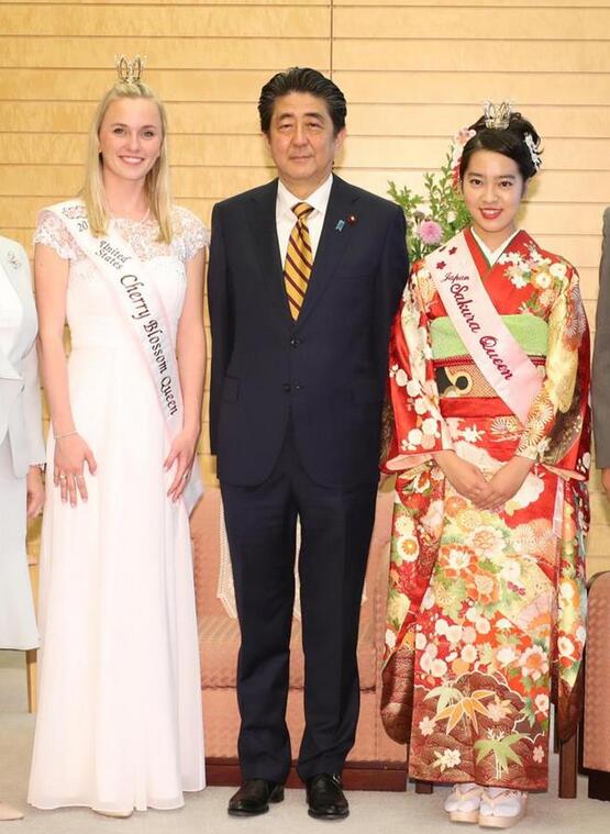 安倍会见美日两国“樱花女王” 收特朗普亲笔寄语|安倍|特朗普|樱花_新浪军事_新浪网