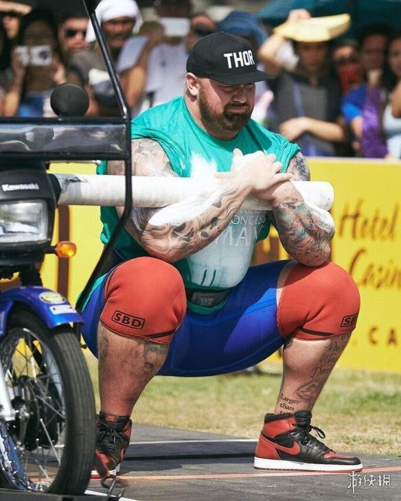 《权力的游戏》"魔山"成"全球最强男人" 拉动双层巴士惊呆你