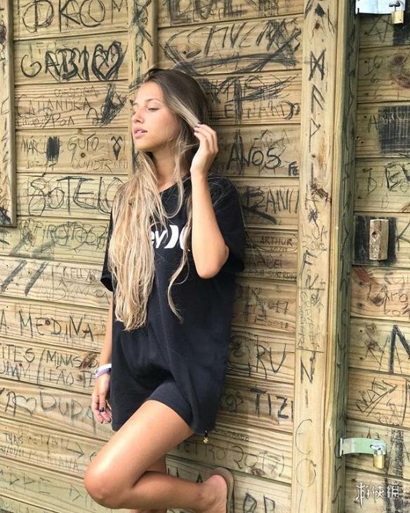 yasmim coelho目前居住在美国附近的小岛波多黎各,身为网红的她,除了