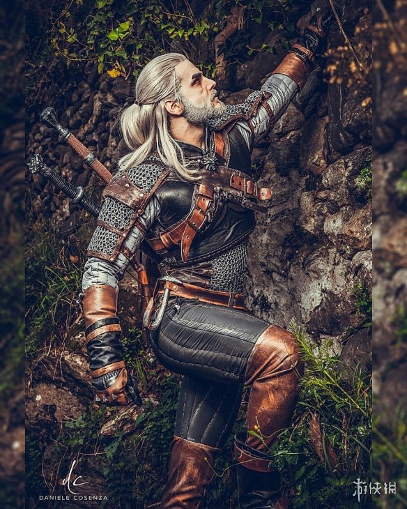 巫师3狂猎白狼杰洛特神级cos英气逼人络腮胡超赞