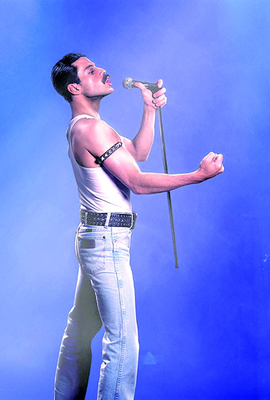 奥利维亚·科尔曼在《宠儿》中饰演女主角安妮女王从左至右:最佳男