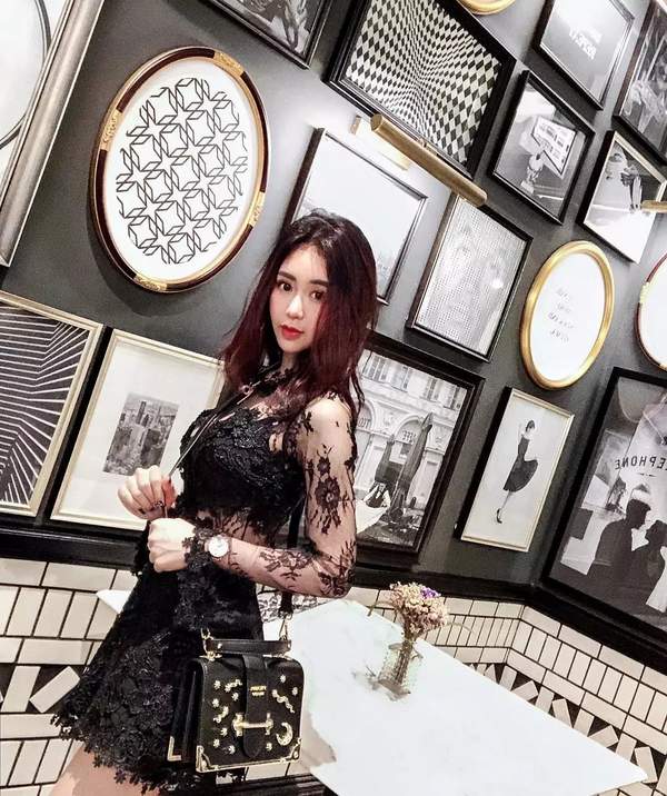 马来西亚正妹马晨熙福利美照波涛汹涌衣服快包不住了