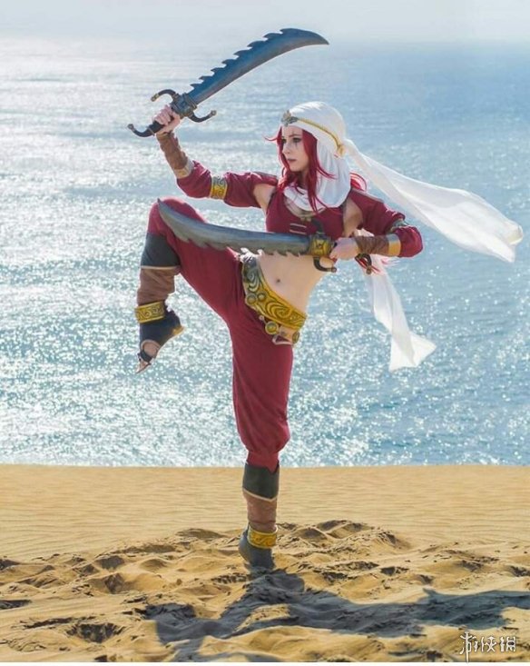 纤腰翘臀美腻腻!匈牙利辣妹enji night海量cos美照