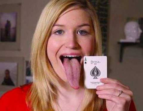 世界上舌头最长的女人,长约10厘米,可以轻松舔到自己的眼睛