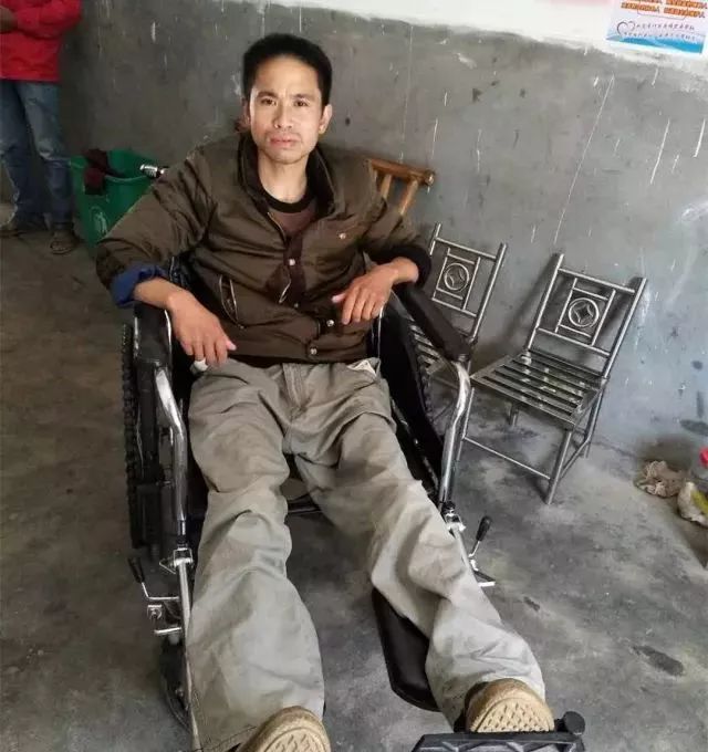 面对瘫痪的丈夫,三个年幼的孩子,她做出了最坚毅的选择