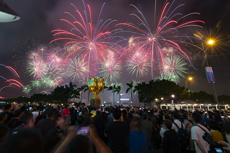 香港维港烟花缺席 民间"花开富贵"庆贺新春中国新闻网 2020-01-21 15