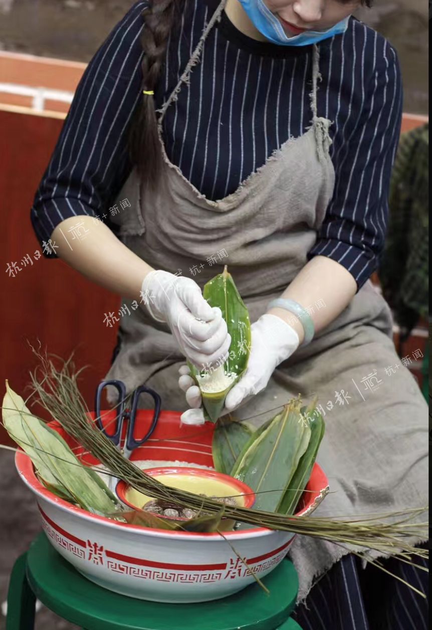 90后美女一天能包3000个粽子,靠卖粽子在萧山买了房子