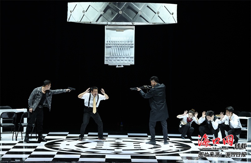 先锋话剧《你好!打劫》海口精彩上演