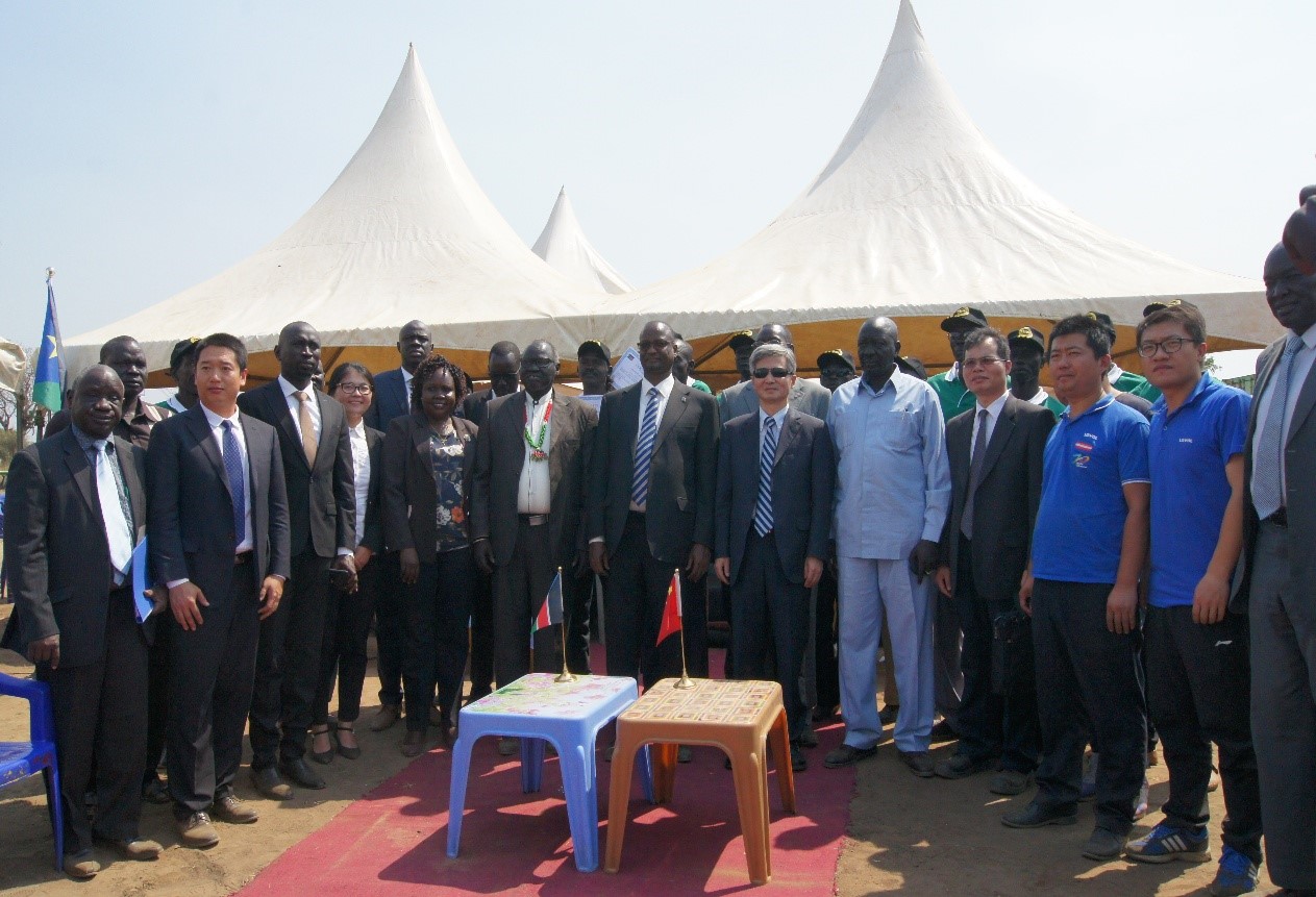 南苏丹第一副总统塔班出席中国援南农业机械交接仪式