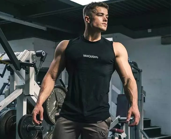 穿衣能撑起脱衣有自信肌肉是每个男人的梦想