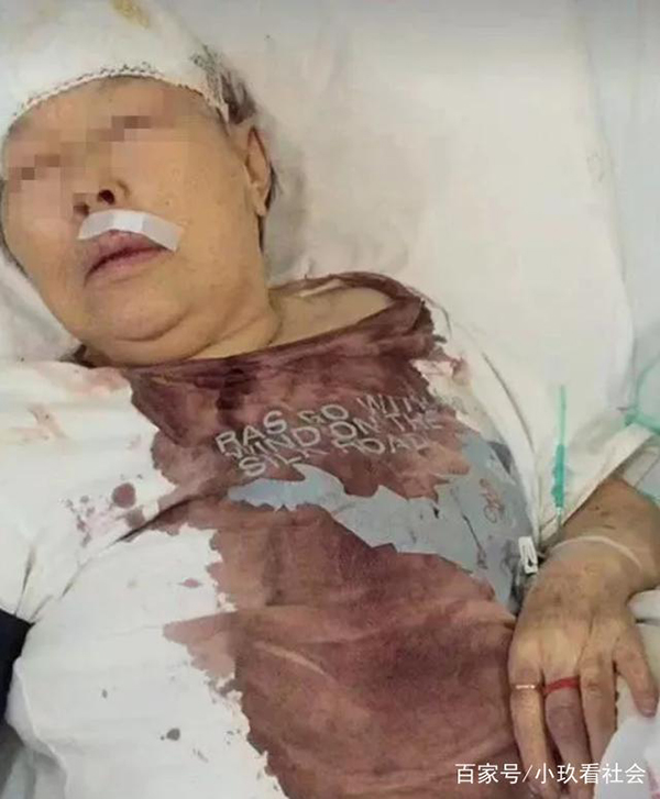 杖打卧床老太的保姆发声:后悔没能忍住