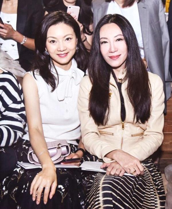 其实从陈婷偶尔晒出的少有的公开照片可以看出,她日常生活都是素颜