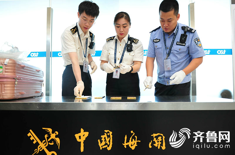 行李箱拉杆藏42根金筷子青岛海关查获一起黄金走私