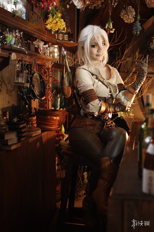 岛国妹子《巫师3》希里精美cos 小肉脸让人想捏一捏