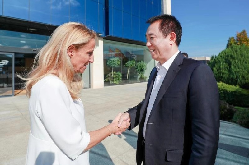 许家印赴欧考察零配件，升级造车朋友圈