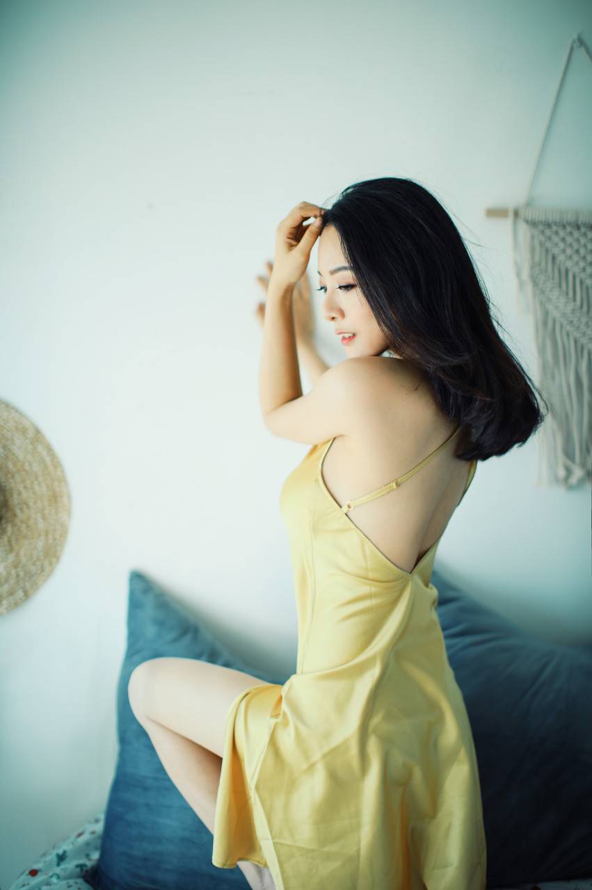 今日图集:上戏校花卓琳拍摄球衣写真 身着乔丹球衣风姿绰约