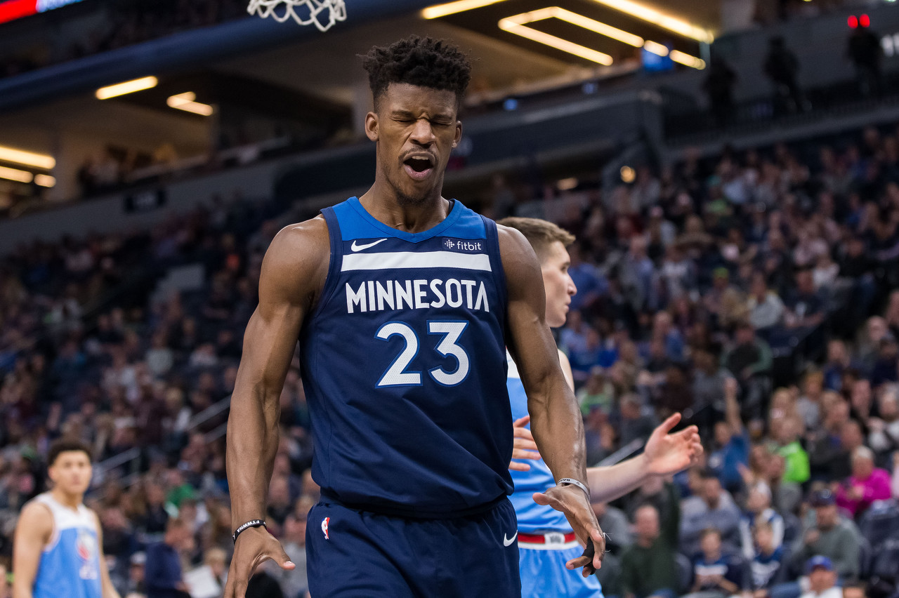 休斯顿火箭队老板蒂尔曼-菲尔蒂塔谈到了火箭队和森林狼队关于巴特勒