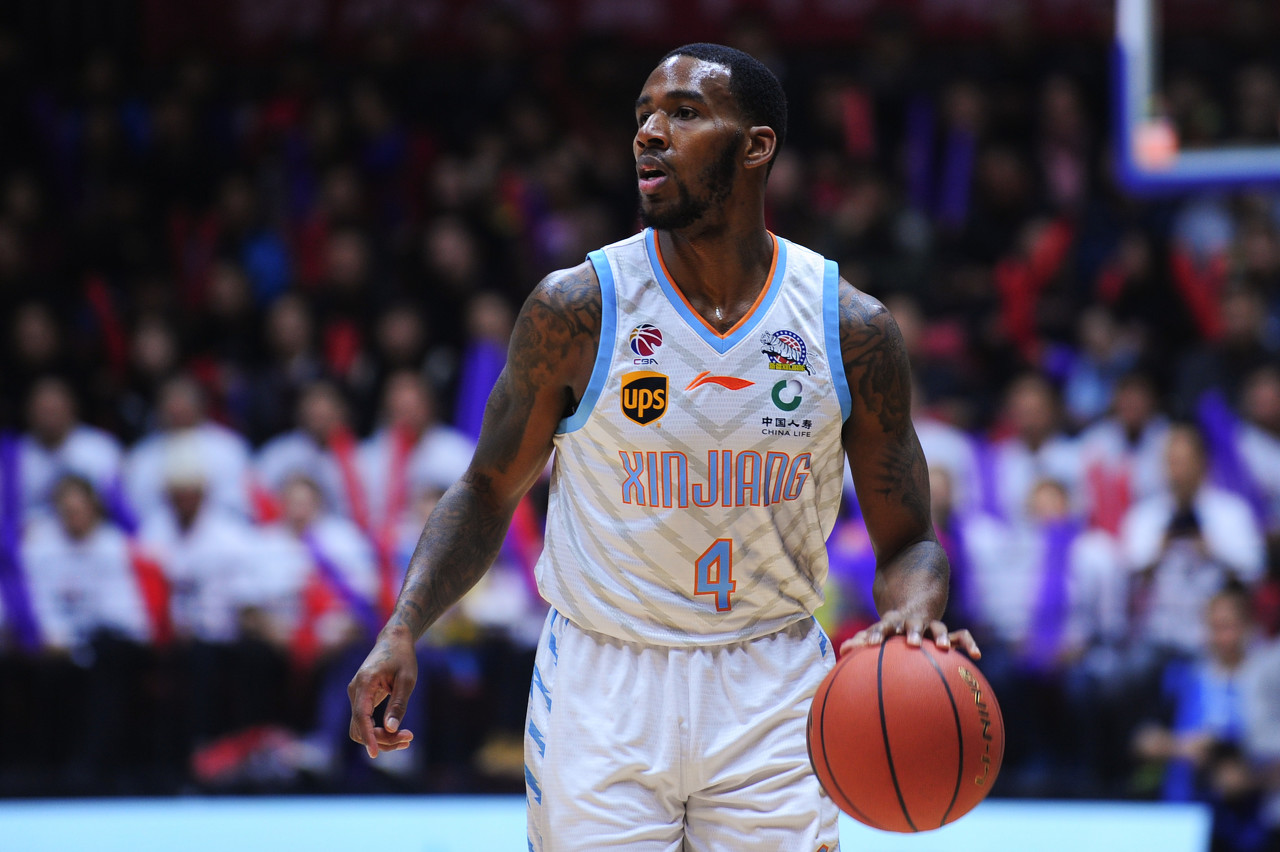 官方:青岛男篮签下达柳斯-亚当斯