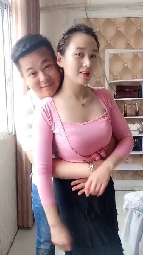 恩爱夫妻,生活幸福美满