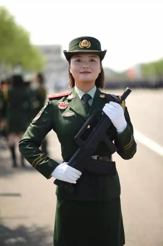 原来阅兵场上的女神是这样练成的