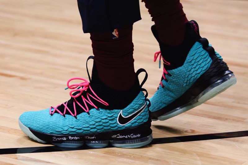 詹皇上脚 lebron 15 "south beach"