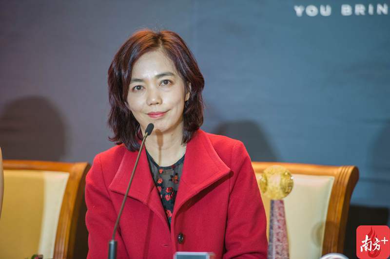 李飞飞16岁和父母移民到美国,先后在普林斯顿,加州理工这些学校里完成