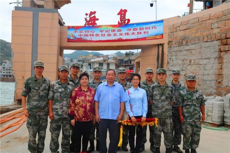 给战士们送去端午节的祝福 "亲人解放军为国家牺牲奉献,老百姓更应该