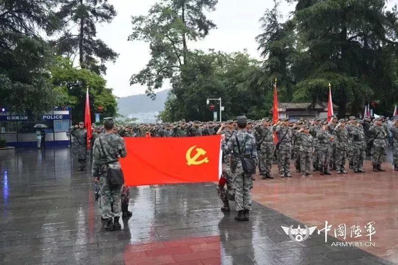 从延河到赤水:陆军边海防学院学员接受革命传统精神洗礼