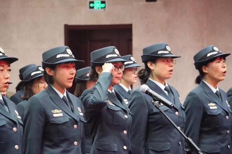 帅炸!最新官方文职制服照来了!