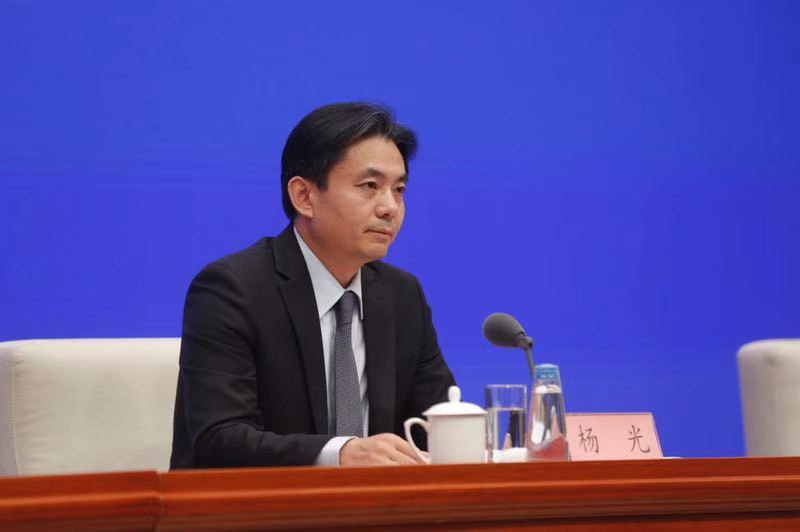 国务院港澳事务办公室新闻发言人杨光就"双普选"表示,香港"双普选"