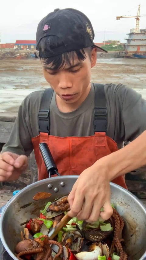 id海头港傻子(海鲜): 蛏王下面的沙一定要处理好