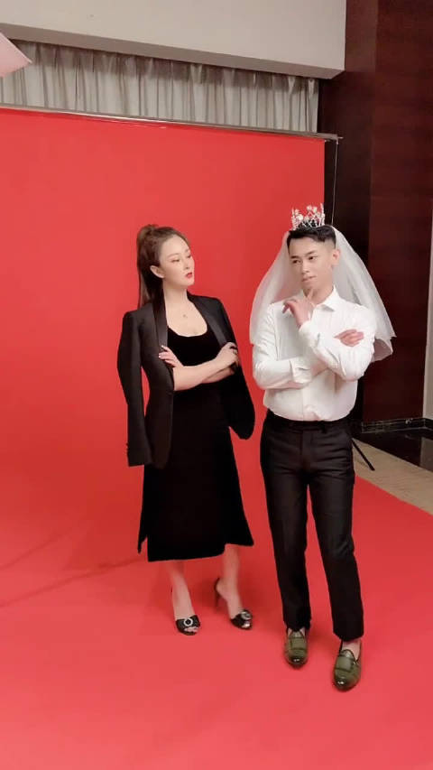 吴迪文静反转写真花絮非常恩爱的一对夫妇