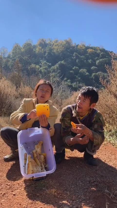 云南淋可可:和爸爸上山采的野蜂蜜