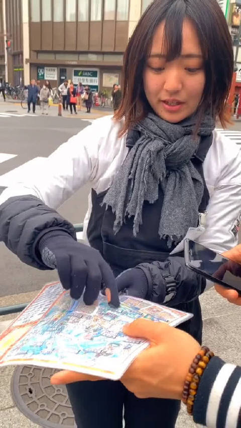 日本拉人力车的小姑娘对人非常真诚