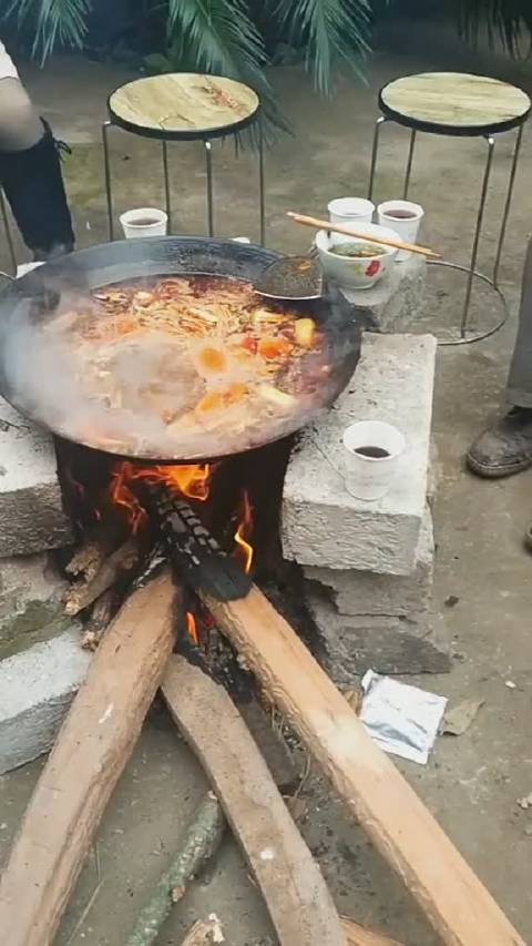 有一种乡愁叫火锅在大农村吃火锅就是这个味正宗土火锅呀