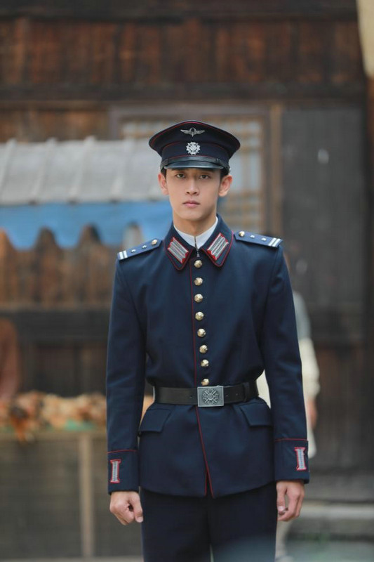 《一生孤注掷温柔》正式杀青王天辰首曝军装照帅气撩妹