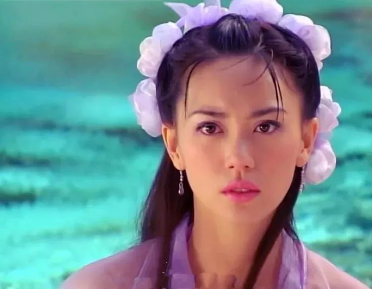 退隐多年的童年女神再度刷屏,一路甜到47岁的她美爆了!