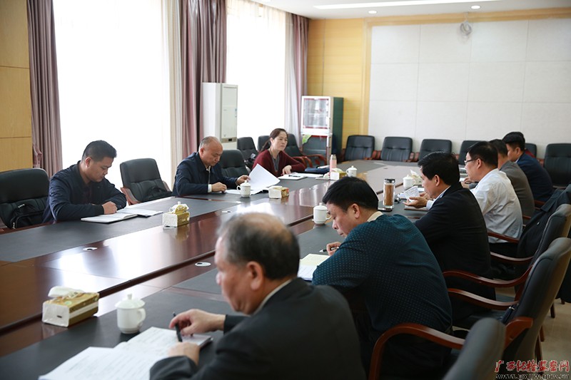 奉明芳到各巡视组驻地开展调研