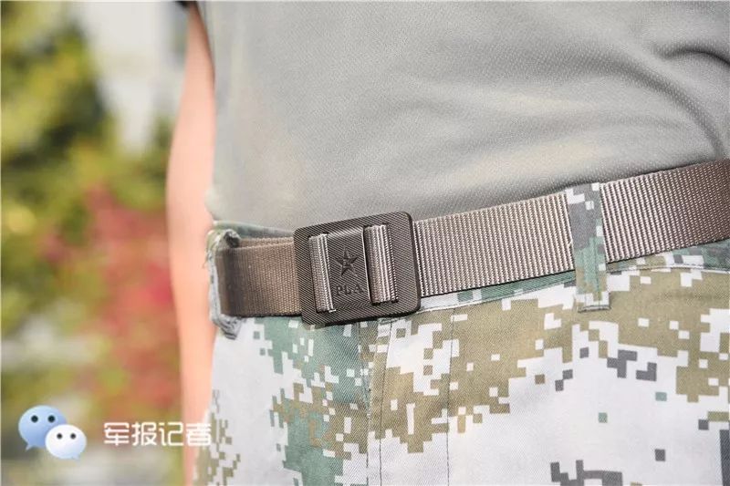 新式编织内腰带的几个特点:1,既可以与作训服相搭配,又兼具绳索,捆扎