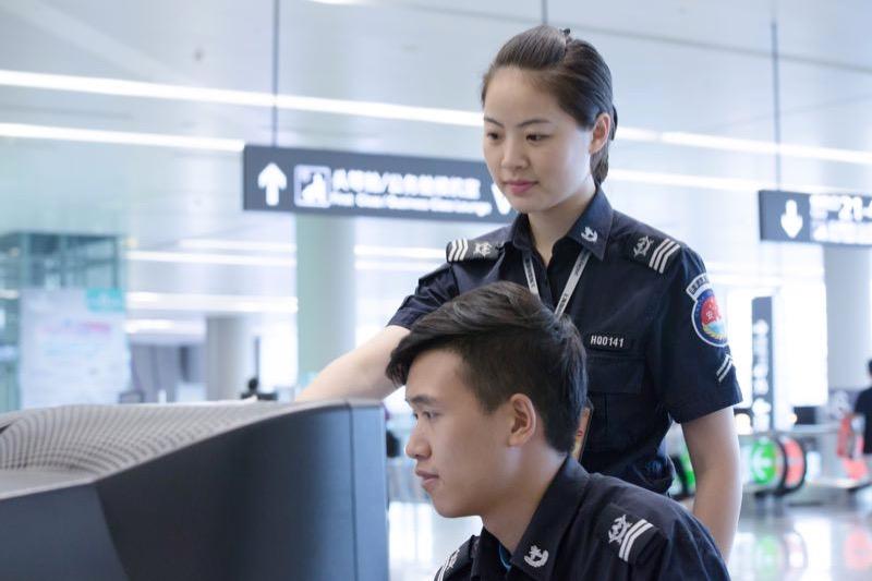 这位美丽的上海姑娘,如何成长为虹桥机场有有腔调的安检员