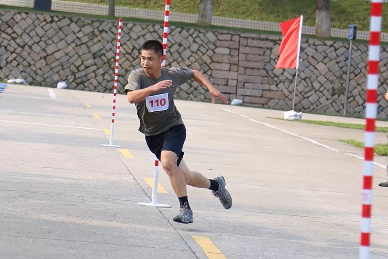 30米*2蛇形跑考核.