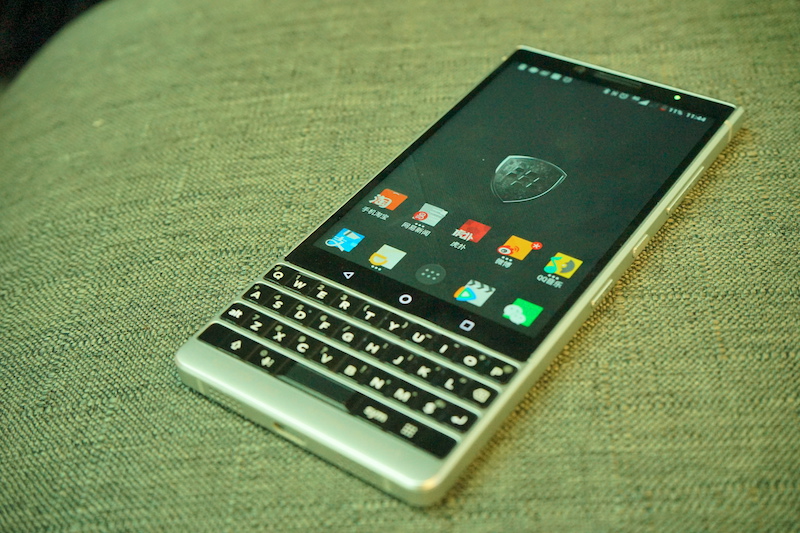 前方图赏黑莓key2国行版首发售价3999元起比美版便宜