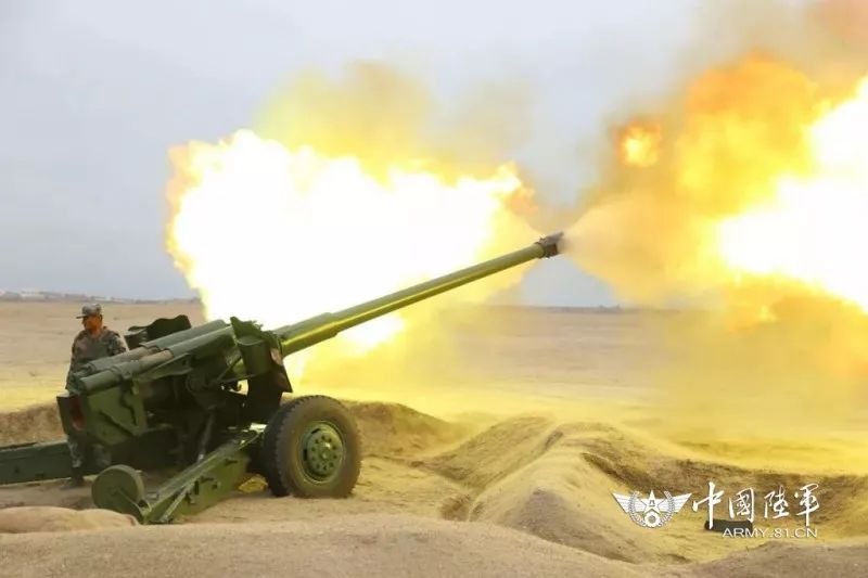 火力全开!东部战区陆军某海防旅组织多型火炮实弹射击