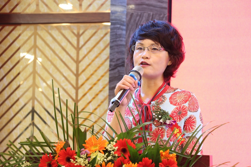 中共衡南县委常委,县委办主任李桂花,为梦里故湘古镇招商推介会致祝词