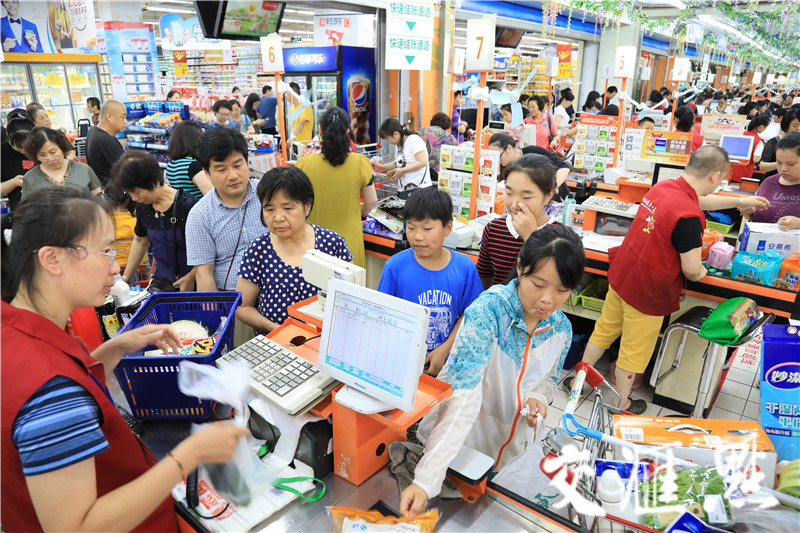 超市打造年中双11到处是被搬空的货架人山人海