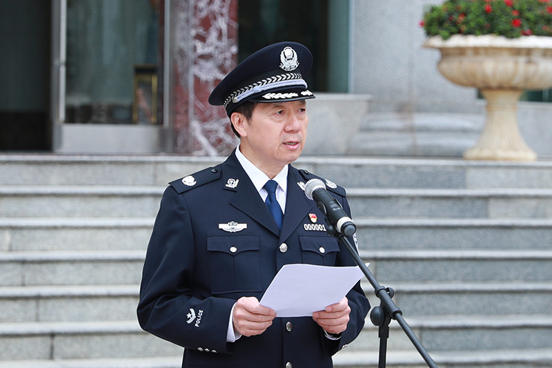 活动中,瑞民副省长还为给贵州公安工作作出杰出贡献的厅机关退休民警