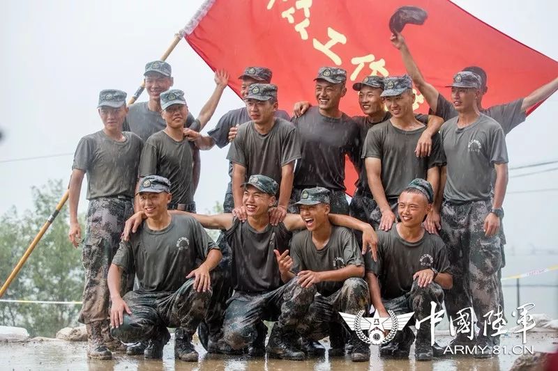 被南京市群众盛赞的两个兵,来自"临汾旅"!