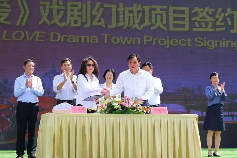 王潮歌"《只有爱》戏剧幻城"助力荷兰花海,打造江苏文旅新标杆