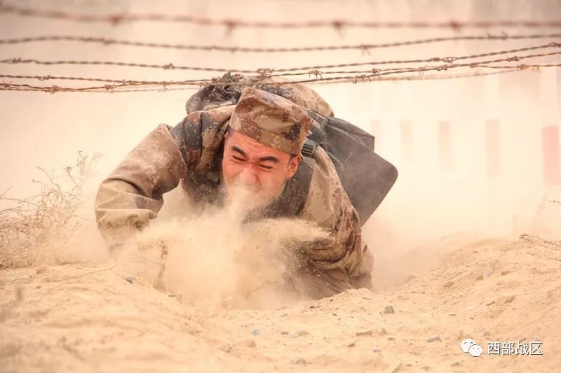 快瞧这个新兵爬战术只需17秒