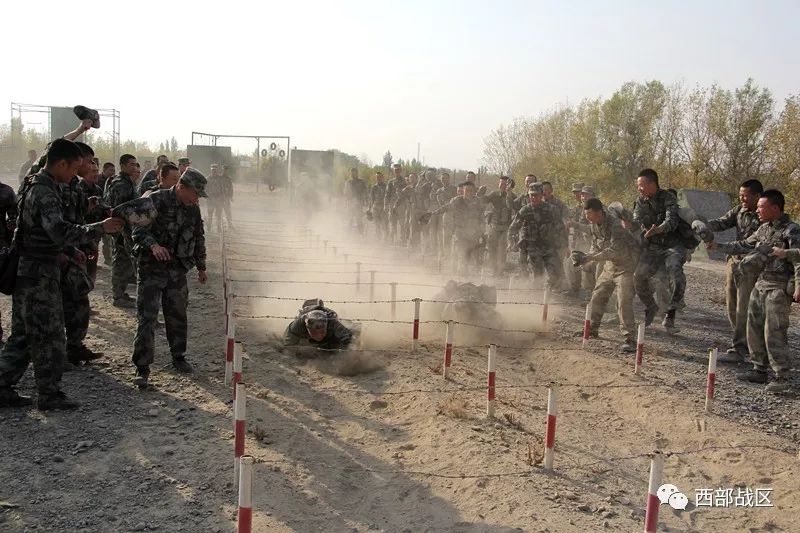 快瞧这个新兵爬战术只需17秒